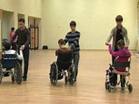 В Азове дети-инвалиды учатся танцевать в колясках